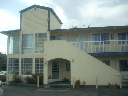 economy inn monterey