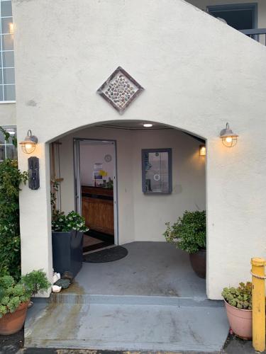 economy inn monterey