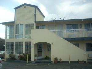 economy inn monterey