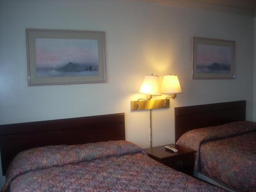 economy inn monterey