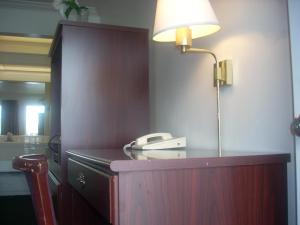 economy inn monterey