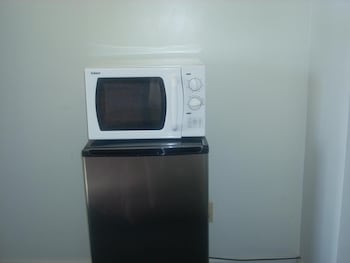 economy inn monterey