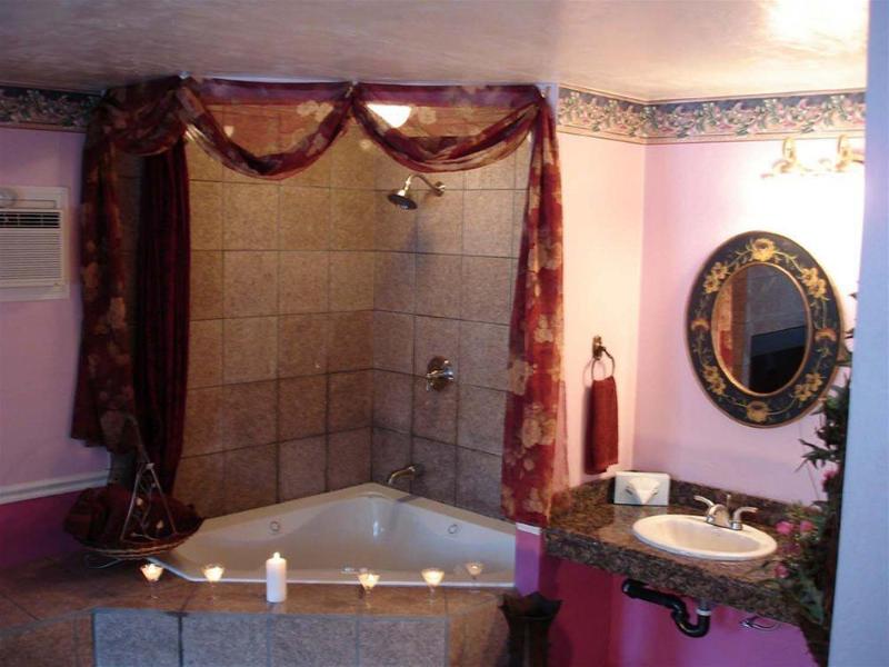 Monterey Pines Inn,Monterey>>Los Angeles County,2 star