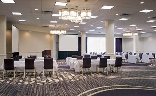 radisson hotel brooklyn center