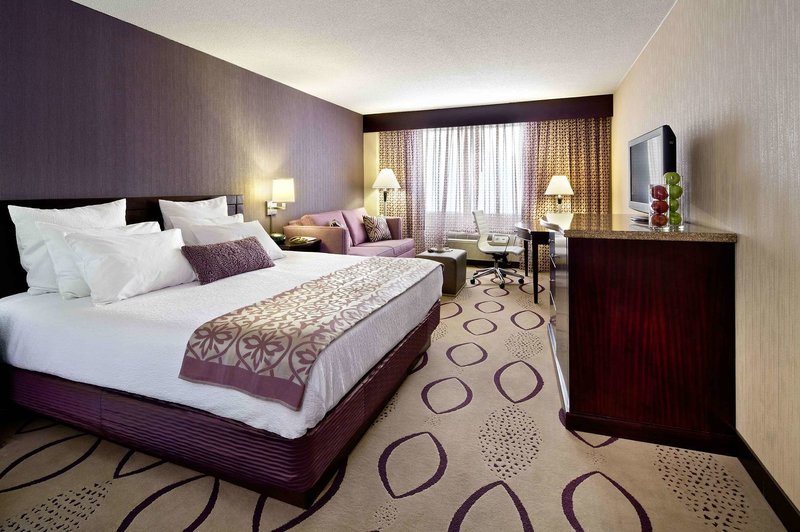 radisson hotel brooklyn center