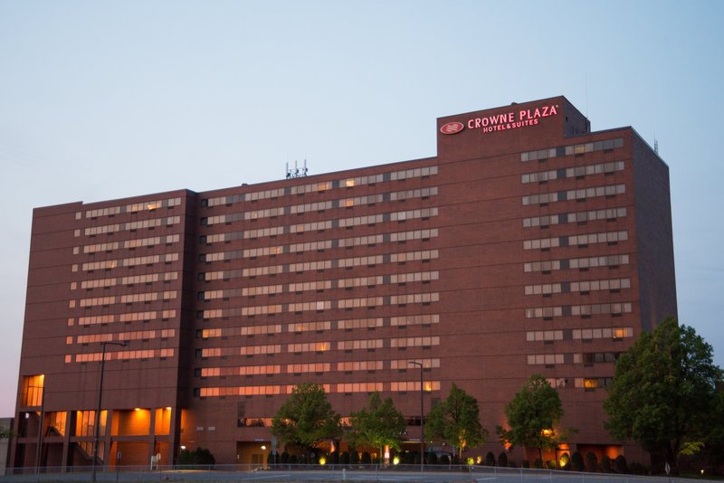 Crowne Plaza Suites Msp Airport