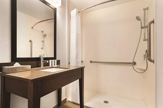 country inn and suites by radisson savannah midtown ga