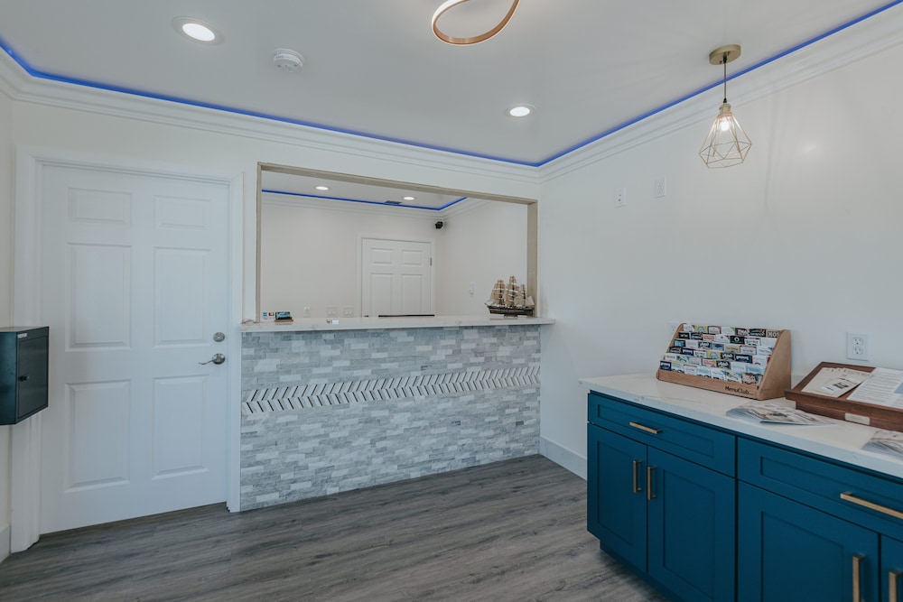 sea air inn and suites downtown restaurant row