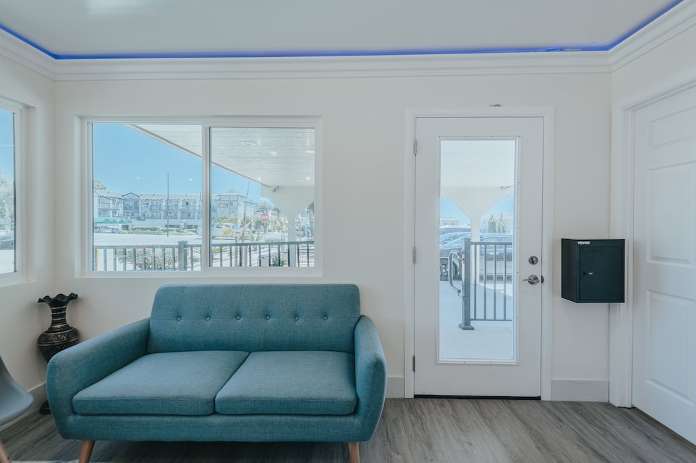 sea air inn and suites downtown restaurant row