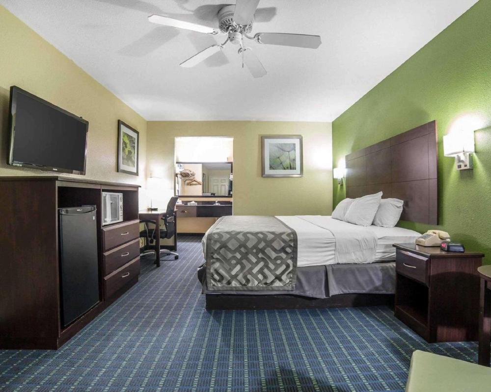 rodeway inn and suites