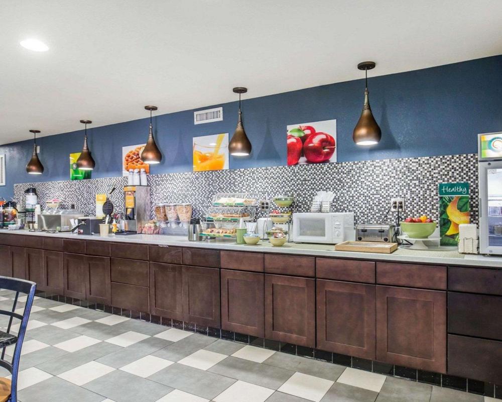 rodeway inn and suites