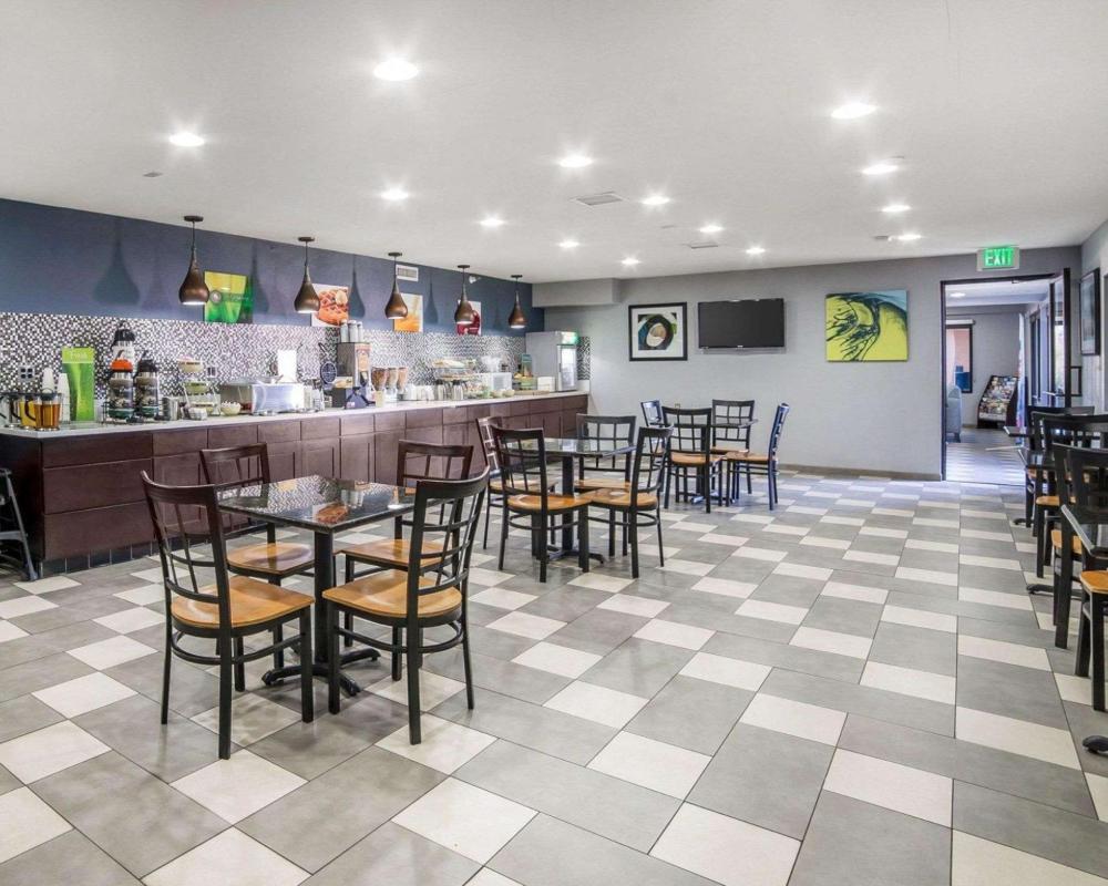 rodeway inn and suites