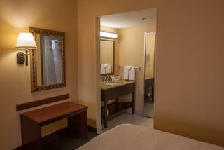 hampton inn and suites stillwater