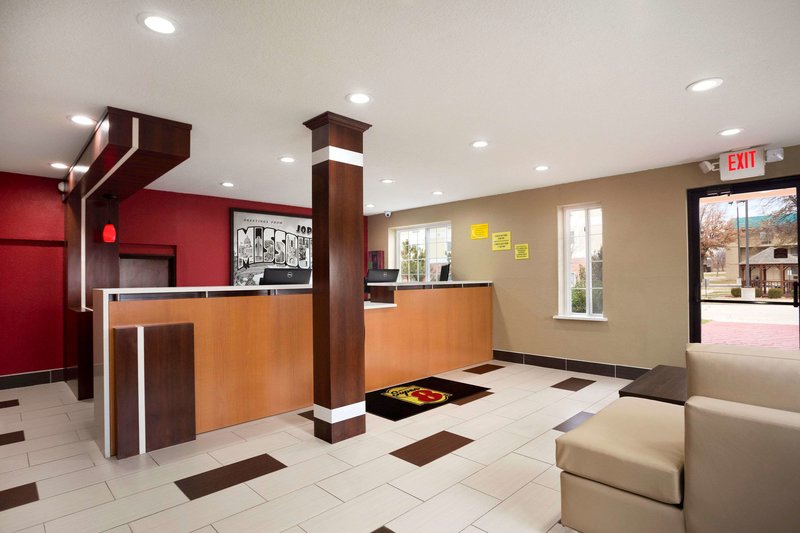 super 8 by wyndham joplin