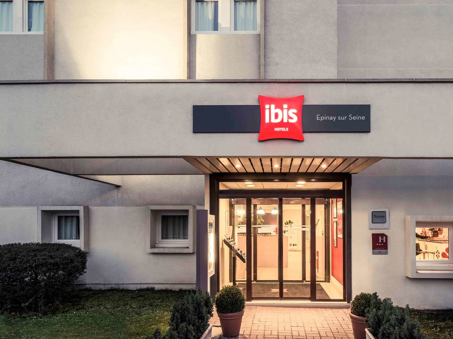 ibis epinay sur seine gennevilliers