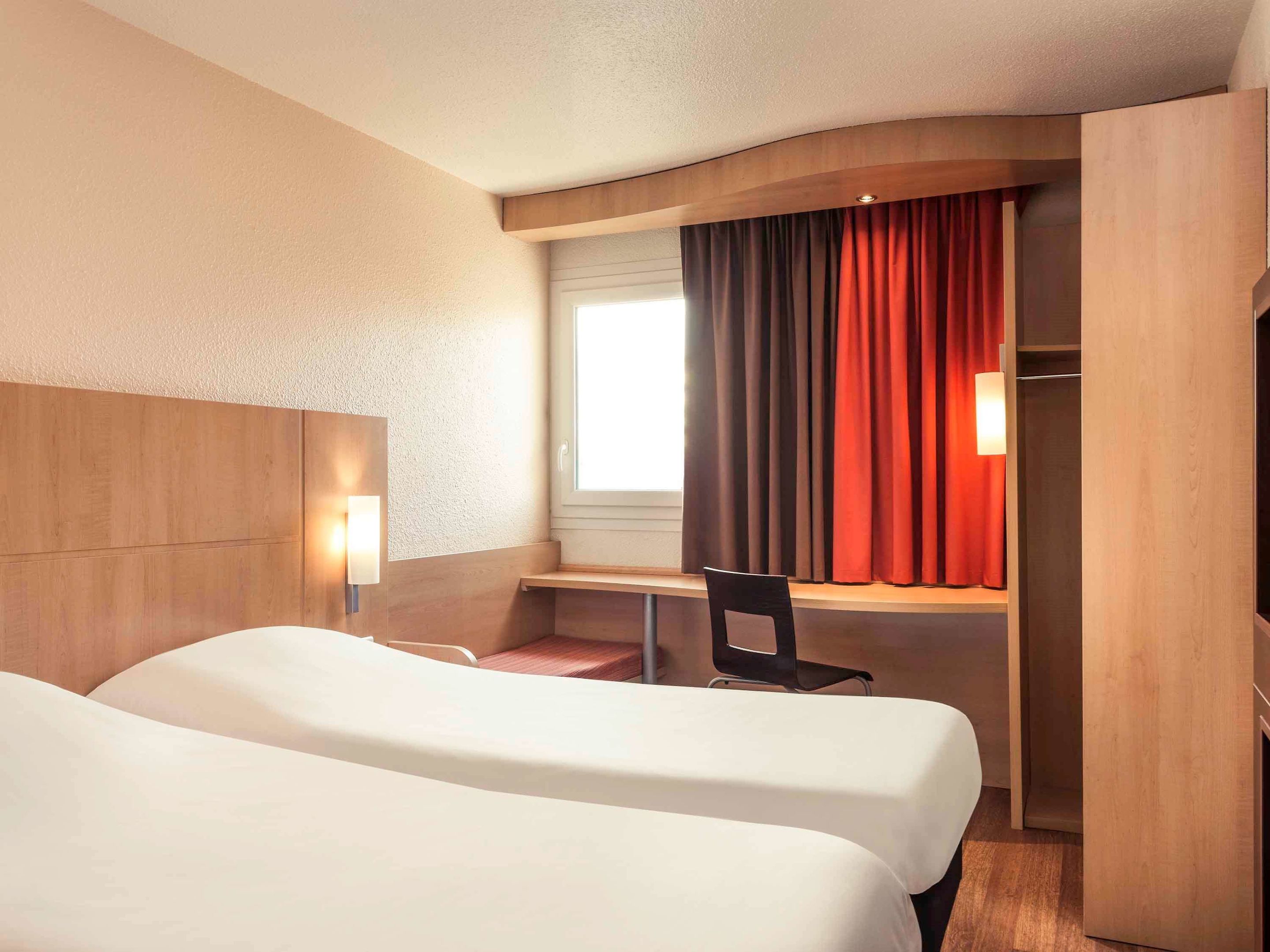 ibis epinay sur seine gennevilliers