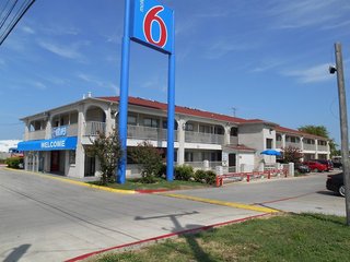 Motel 6 San Antonio, Tx - Frost Bank Center,Martindale Army Air Field>>Bexar County,2 star