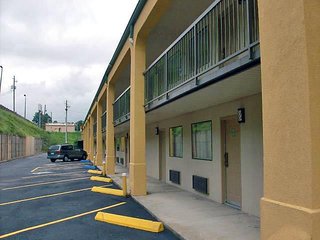 rodeway inn and suites