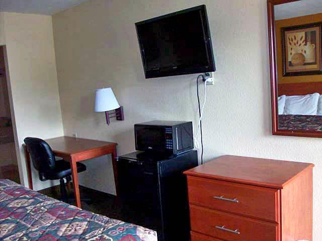 rodeway inn and suites