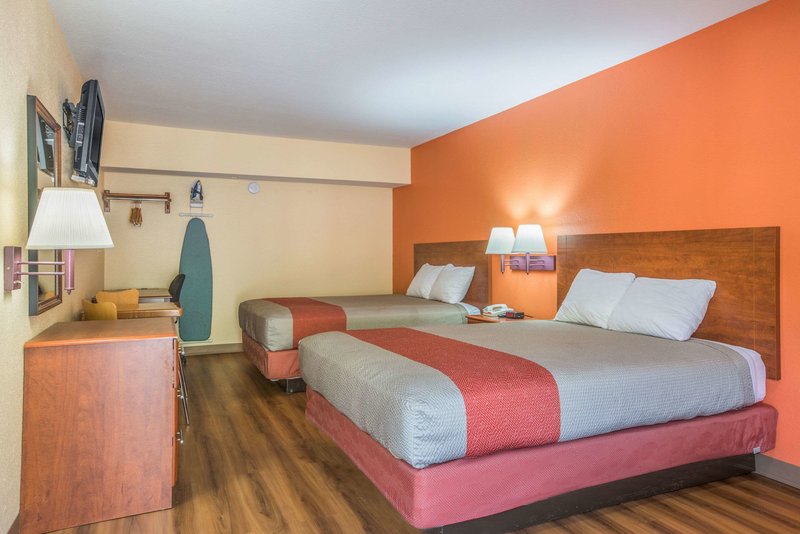 rodeway inn and suites