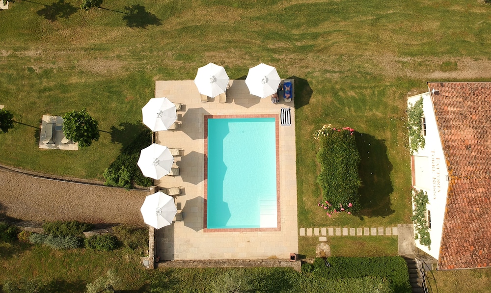 tenuta torre rossa farm and apartments