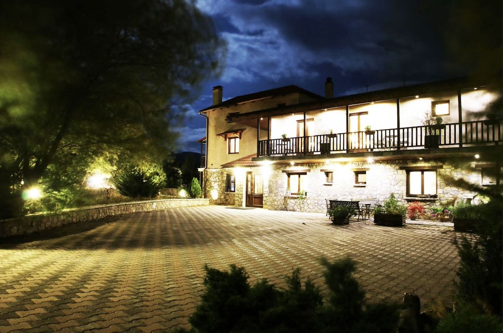 boutique hotel skamnos