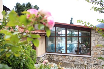 boutique hotel skamnos