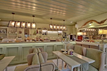 boutique hotel skamnos