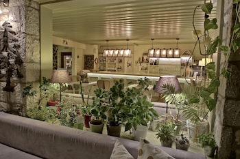 boutique hotel skamnos