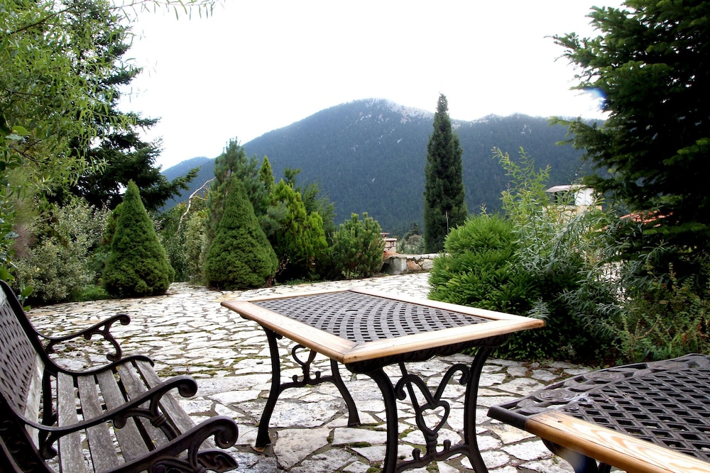 boutique hotel skamnos