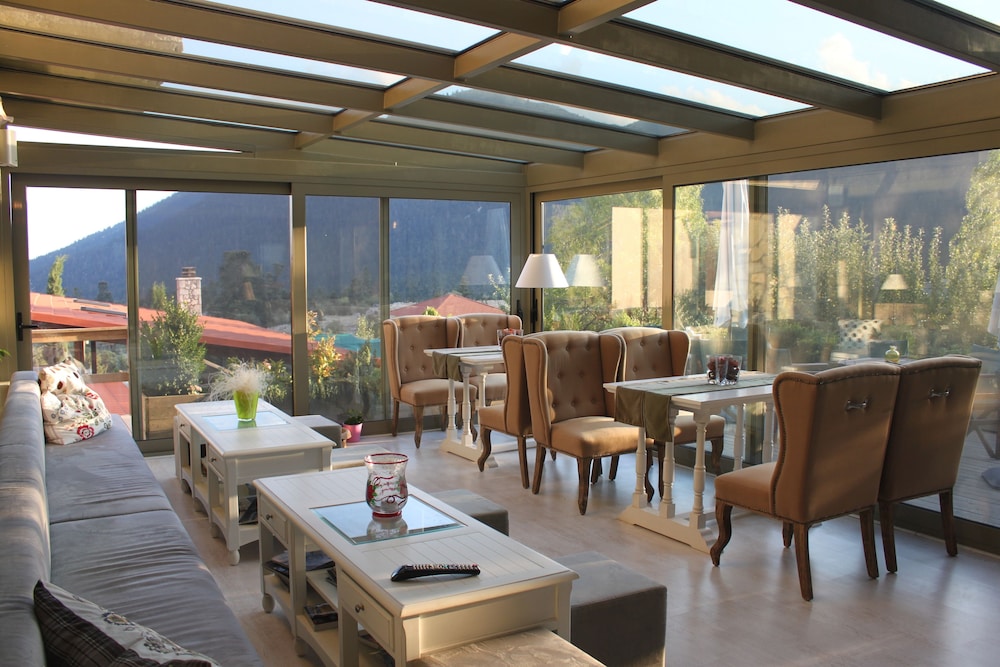 boutique hotel skamnos