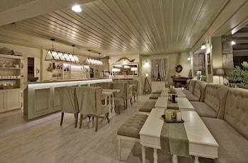 boutique hotel skamnos