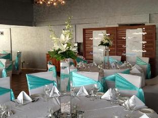 the resort dolphin heads