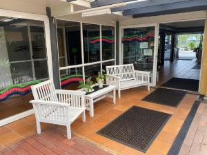 the resort dolphin heads