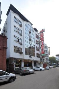 Hotel Shiva Intercontinental,8478, Arakashan Rd, Arya Nagar, Paharganj, New Delhi, Delhi 110055,2 star