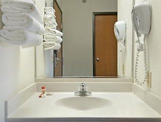 Super 8 By Wyndham Greenville,Greenville>>Carlyle Lake,2 star