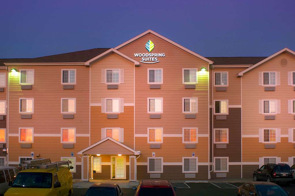 woodspring suites lincoln northeast i 80