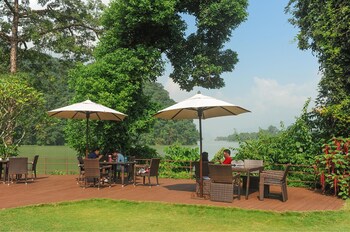 fish tail lodge