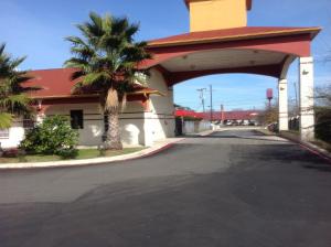 luxury inn and suites seaworld lackland