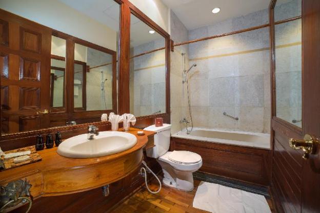 the hotel tharabar gate