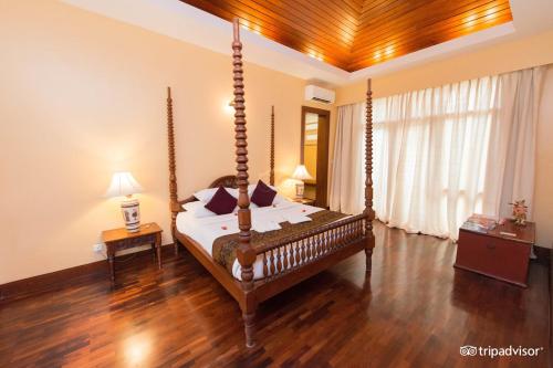 the hotel tharabar gate