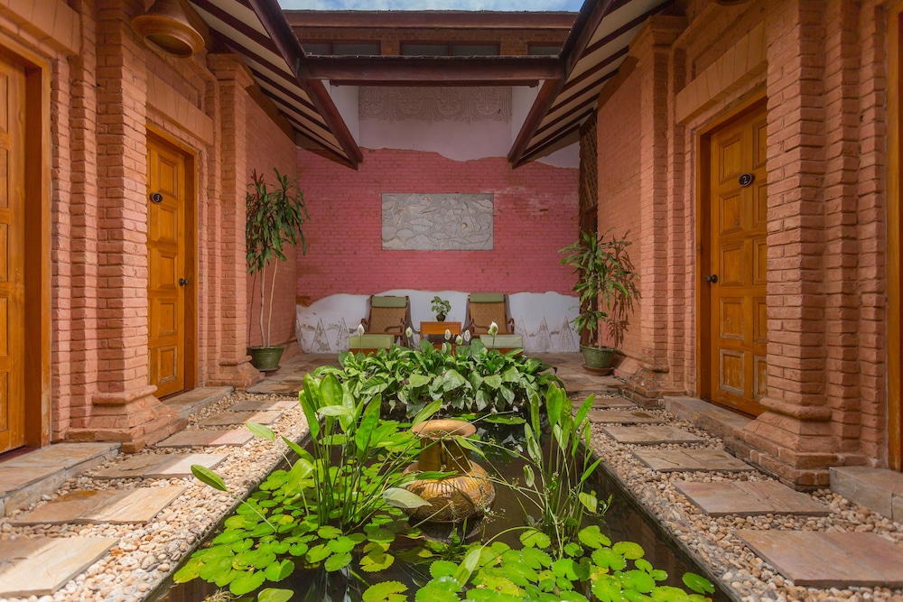 the hotel tharabar gate