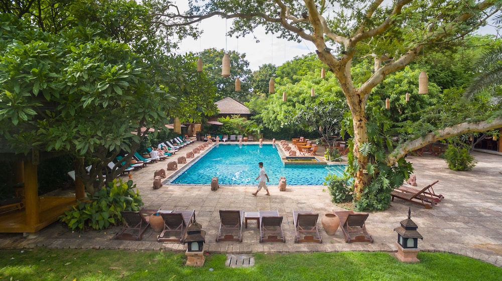 the hotel tharabar gate