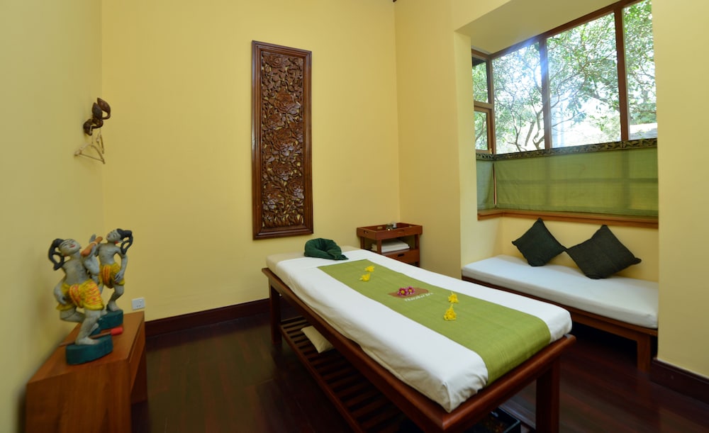 the hotel tharabar gate