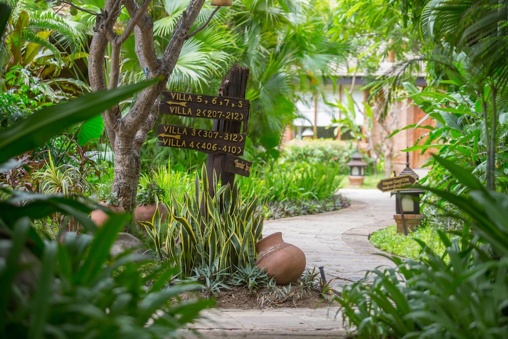 the hotel tharabar gate