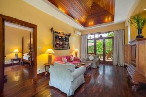 the hotel tharabar gate