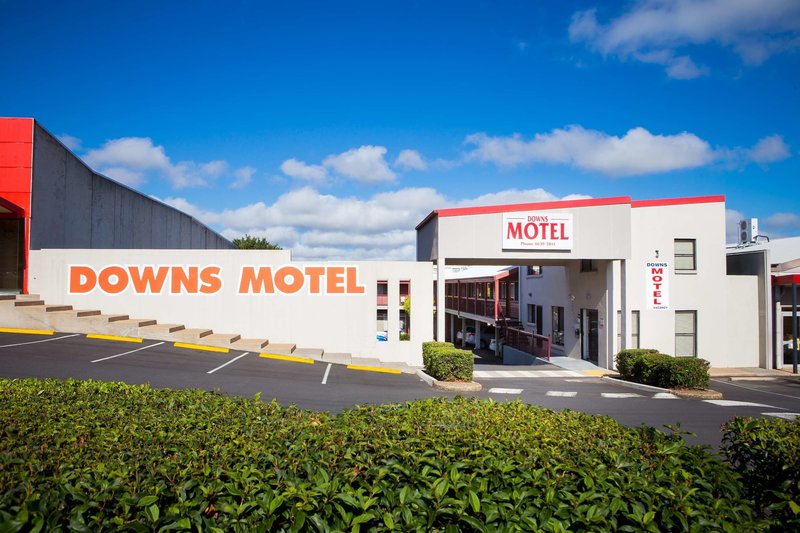 downs motel