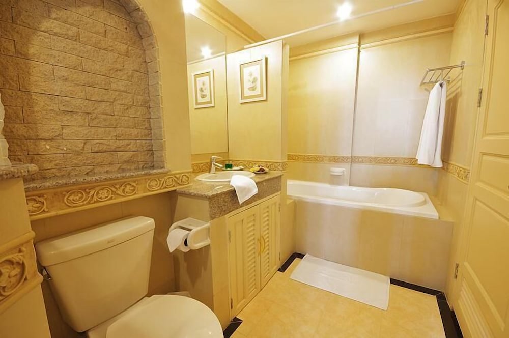 the airport greenery hotel