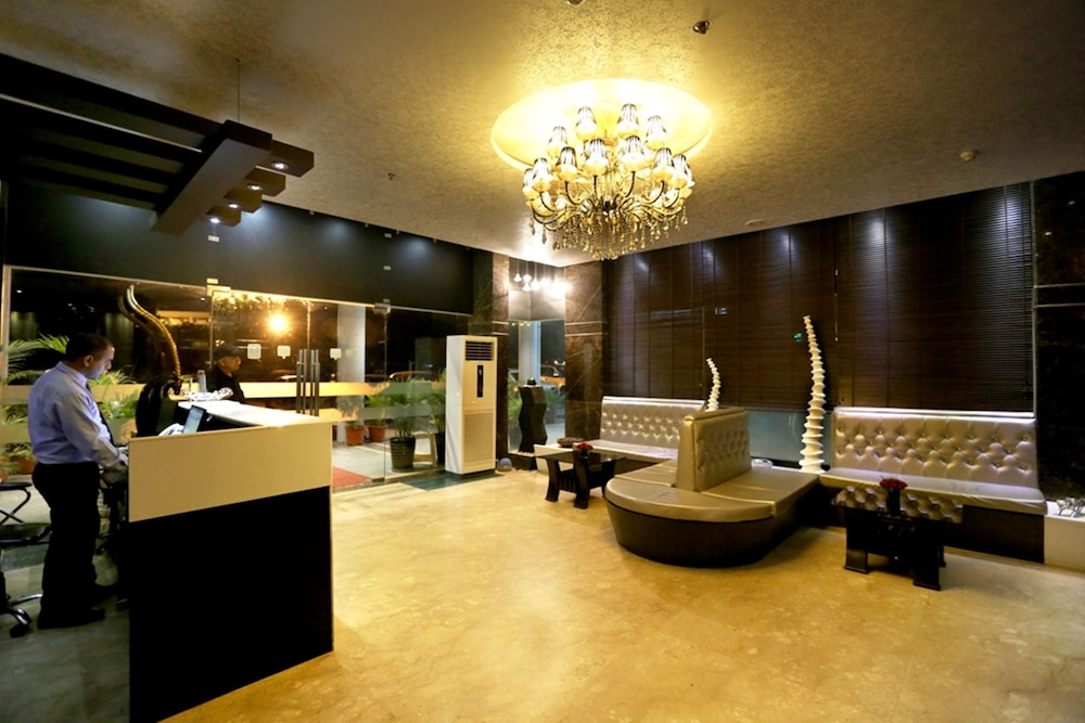 Hotel Oyster,Sector 17,4 star