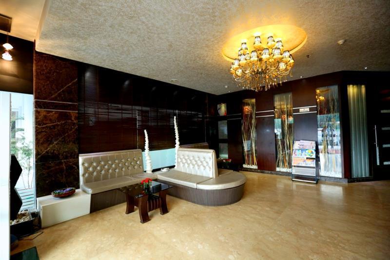 Hotel Oyster,Sector 17,4 star